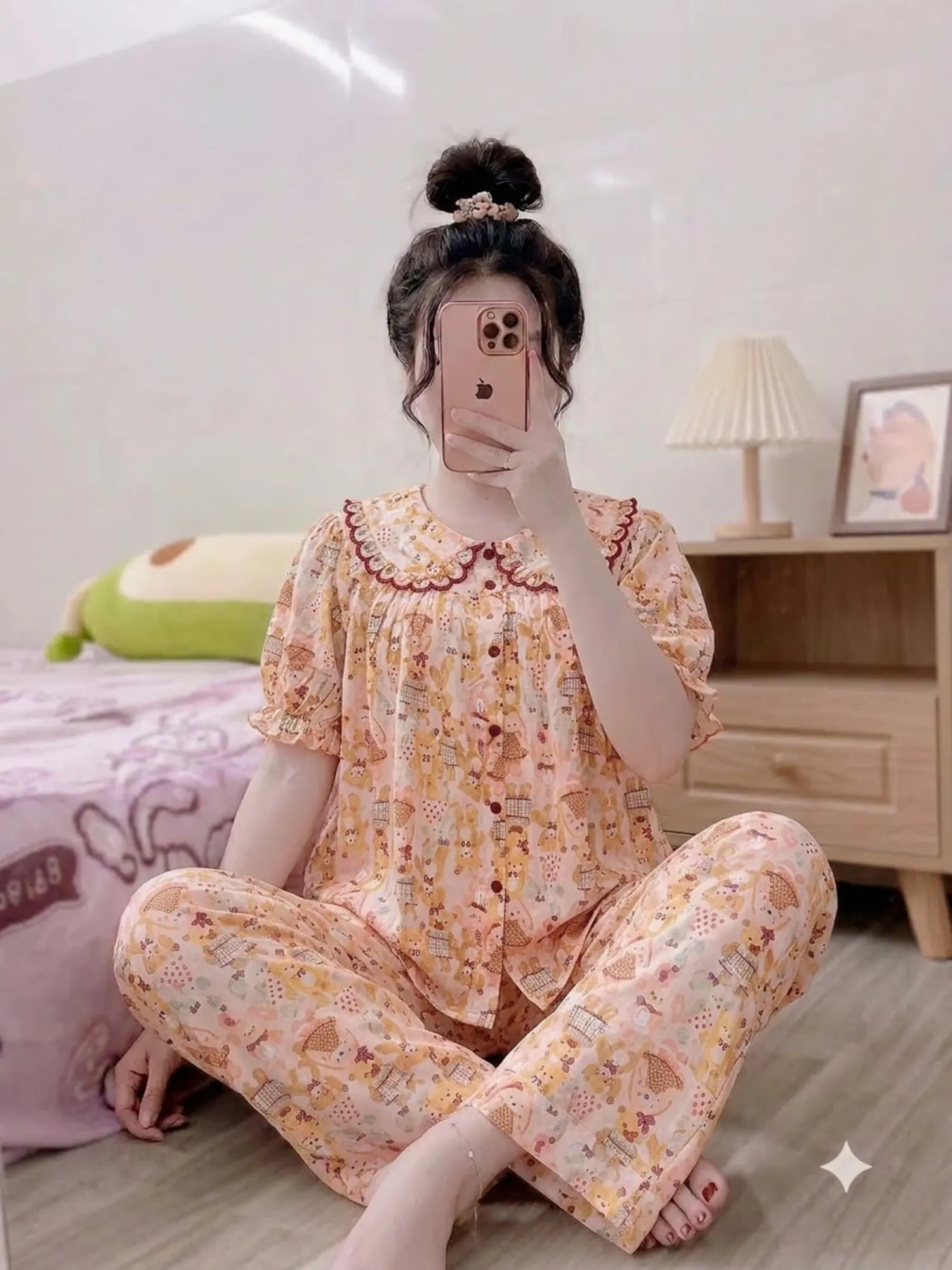 Màu Cam đào nhân vật